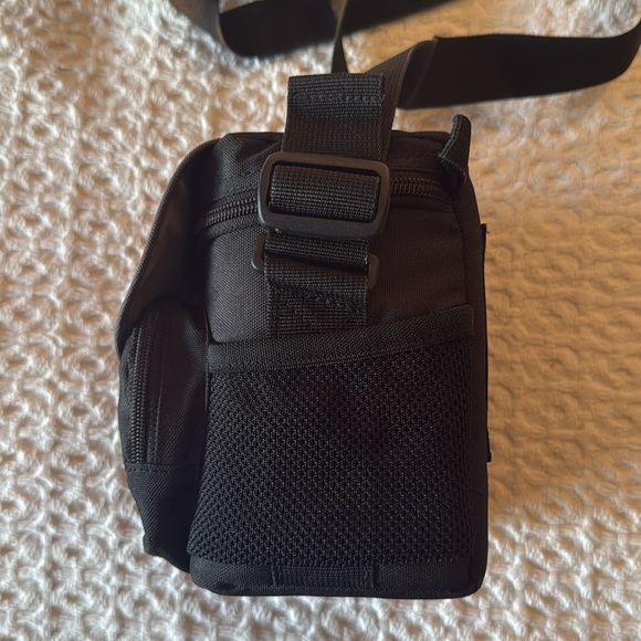 **SOLD** Lowepro Nova Micro camera case - Picture 4 of 6